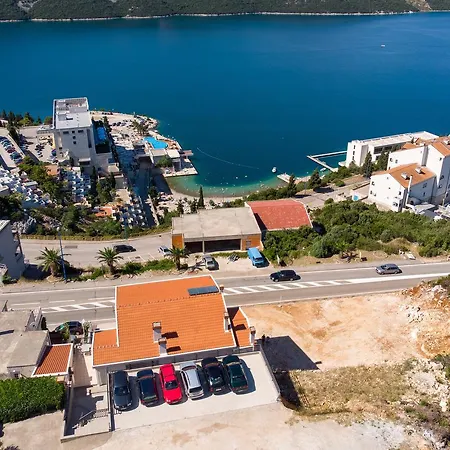 Suzana Πανσιόν Neum